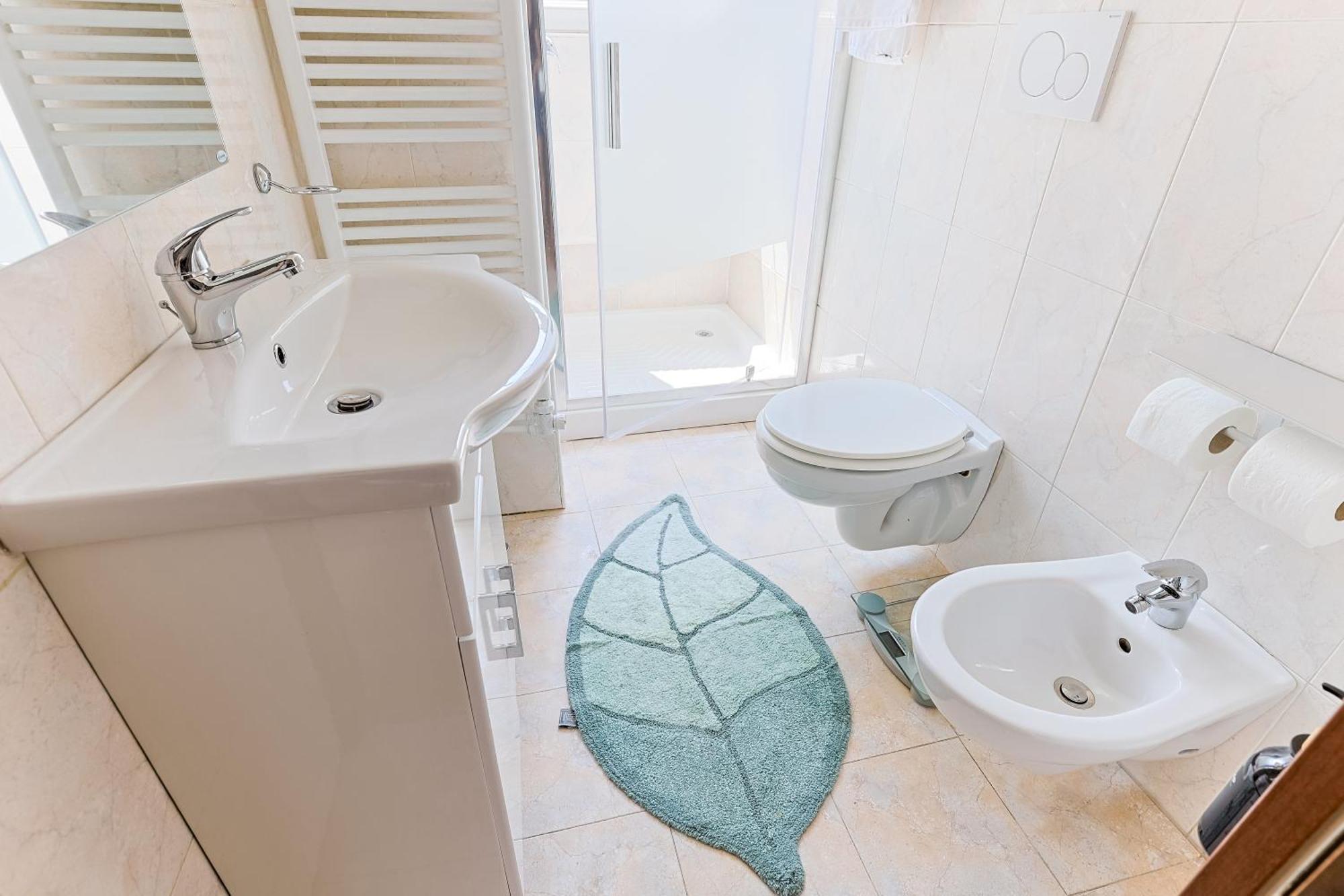 Cinnamon Lakehouse Villa Cavalcaselle