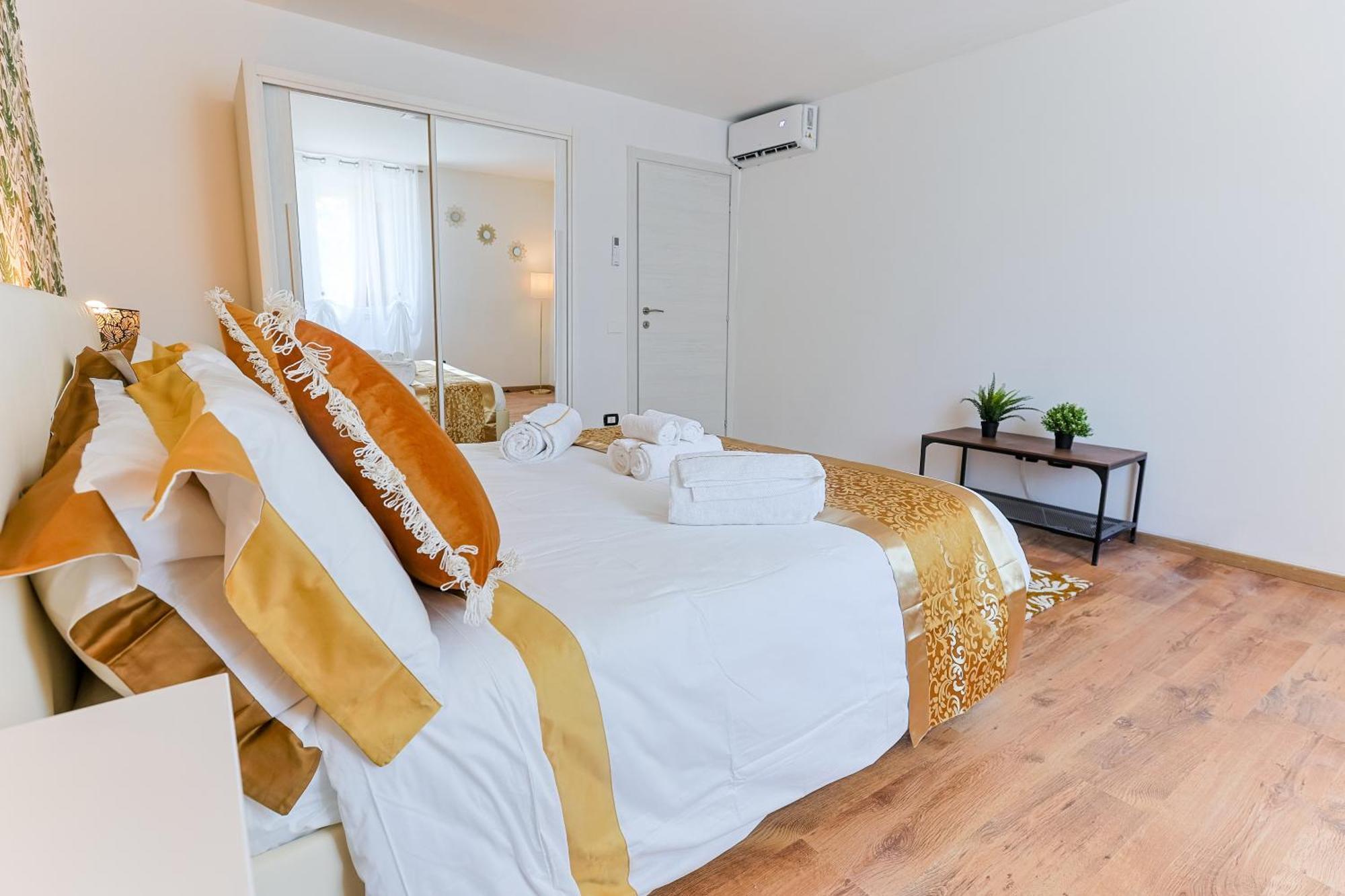 Cinnamon Lakehouse Villa Cavalcaselle